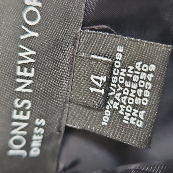 Jones New York Black Maxi Dress with Red Floral Pattern - Picture 3 of 9